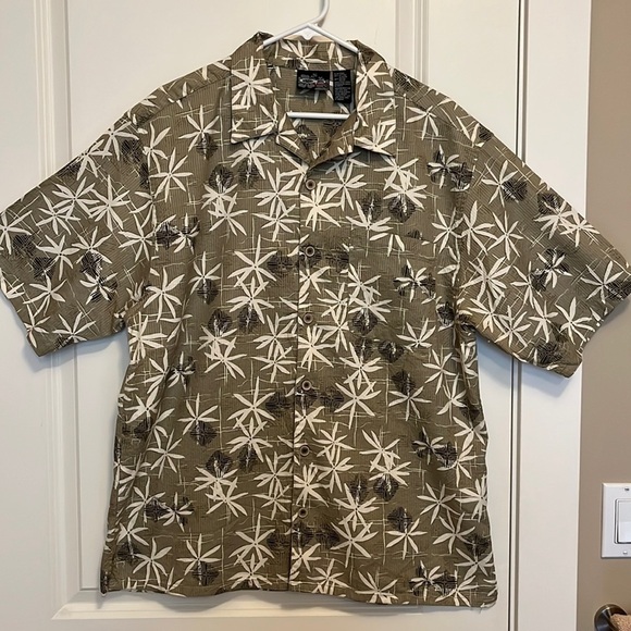 OP Other - OP Sport Men’s Tan & Cream Tropical Print Short Sleeve Button Down Shirt M
